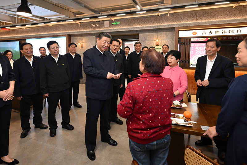 習近平在重慶考察時強調
進一步全面深化改革開放
不斷譜寫中國式現代化重慶篇章
蔡奇陪同考察「相關圖片」