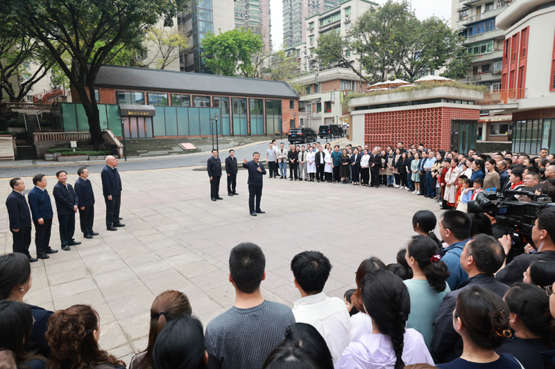 習近平在重慶考察時強調
進一步全面深化改革開放
不斷譜寫中國式現代化重慶篇章
蔡奇陪同考察「相關圖片」