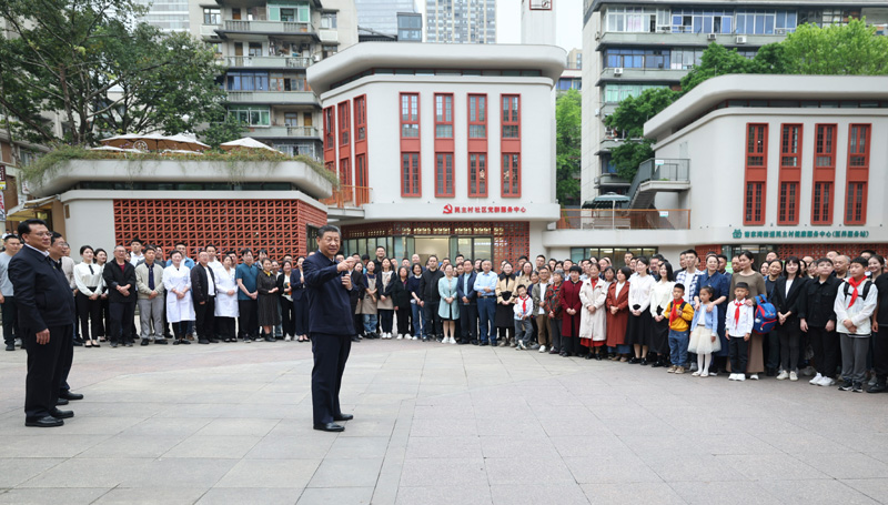 習近平在重慶考察時強調
進一步全面深化改革開放
不斷譜寫中國式現代化重慶篇章
蔡奇陪同考察「相關圖片」